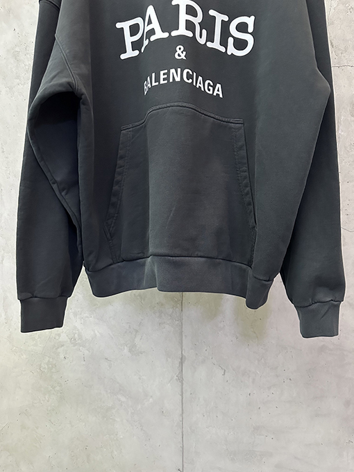 バレンシアガ Balenciaga PARIS ハートパリプリントパーカー