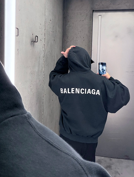 バレンシアガスーパーコピー Balenciaga ドロップショルダー刺繍パーカー