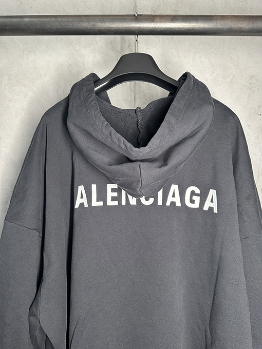 バレンシアガスーパーコピー Balenciaga ドロップショルダー刺繍パーカー