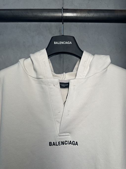 バレンシアガスーパーコピー Balenciaga ドロップショルダー刺繍パーカー