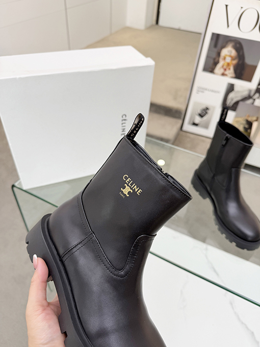 セリーヌ 新しいチェルシーブーツ