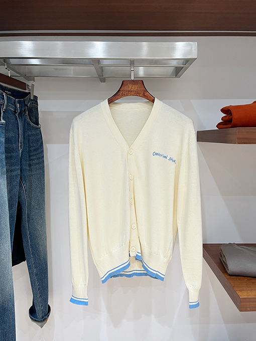 ディオール 新作の無地レター刺繍ニットカーディガン