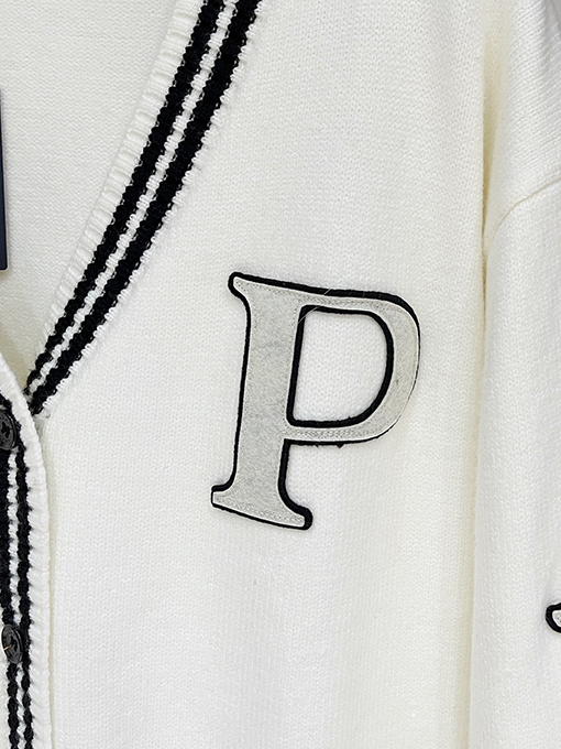 プラダ 新しいアップリケ刺繍のプレッピースタイルのカーディガンセーター