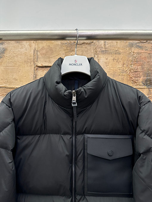 モンクレール フラップポケットダウンジャケット