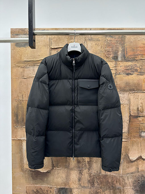 モンクレール フラップポケットダウンジャケット