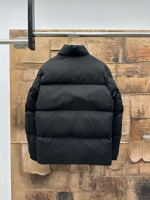 モンクレール フラップポケットダウンジャケット