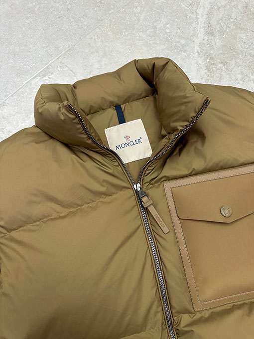 モンクレール フラップポケットダウンジャケット