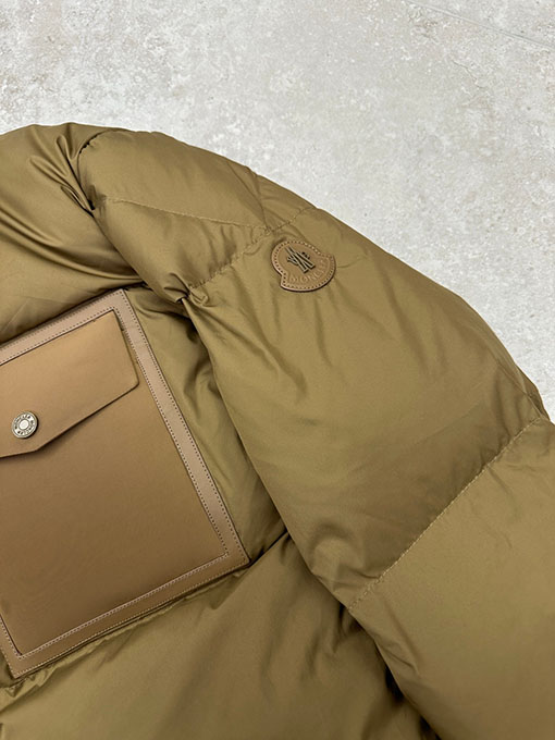 モンクレール フラップポケットダウンジャケット