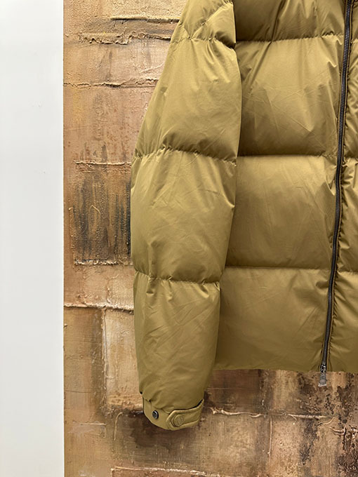 モンクレール フラップポケットダウンジャケット