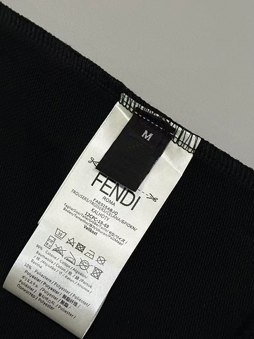 フェンディ リトルファイアドラゴンロゴパーカー