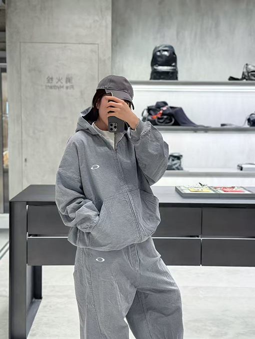 バレンシアガコピー 刺繍入りフード付きジャケット