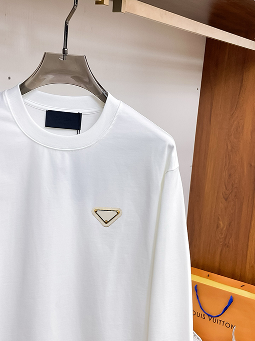 プラダ ファッショナブルなカジュアルベースレイヤー長袖シャツ