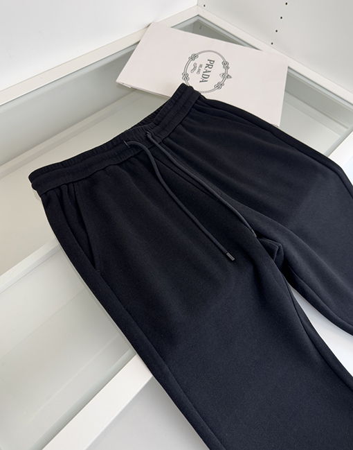 プラダ ピケカシミアとウール混紡のスリムストレートレッグカジュアルパンツ