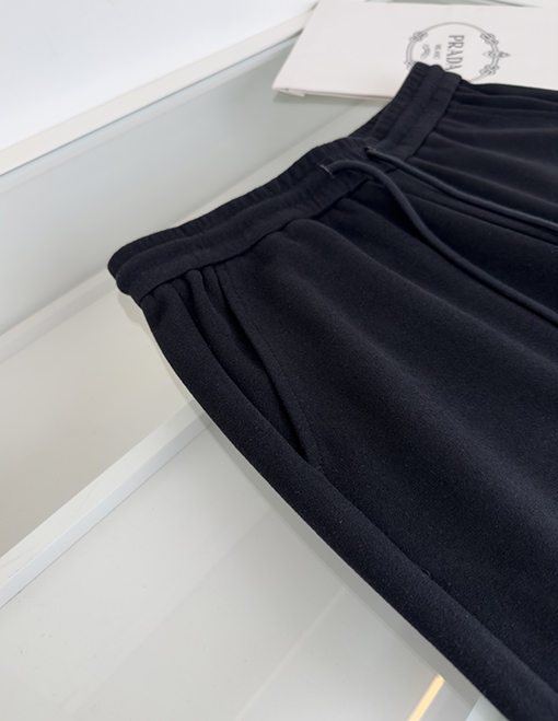 プラダ ピケカシミアとウール混紡のスリムストレートレッグカジュアルパンツ