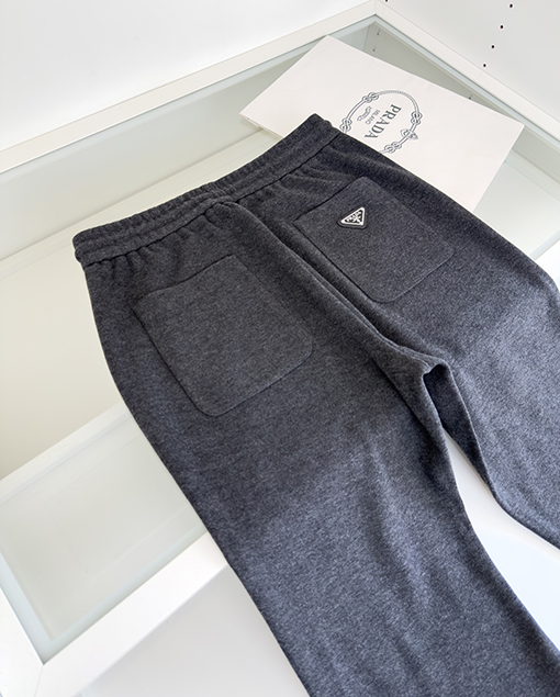 プラダ ピケカシミアとウール混紡のスリムストレートレッグカジュアルパンツ