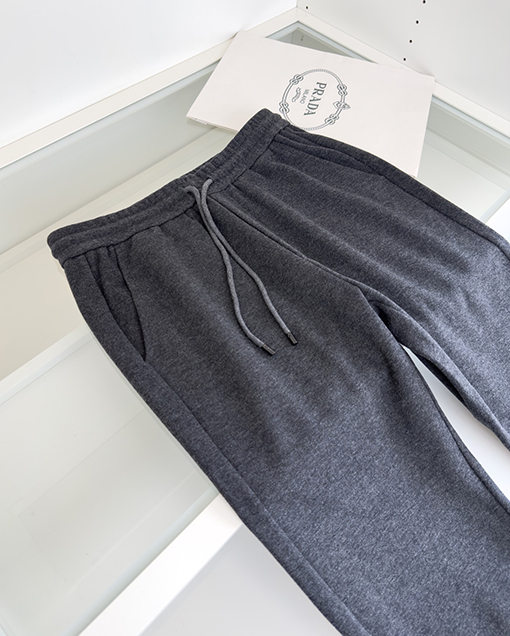 プラダ ピケカシミアとウール混紡のスリムストレートレッグカジュアルパンツ