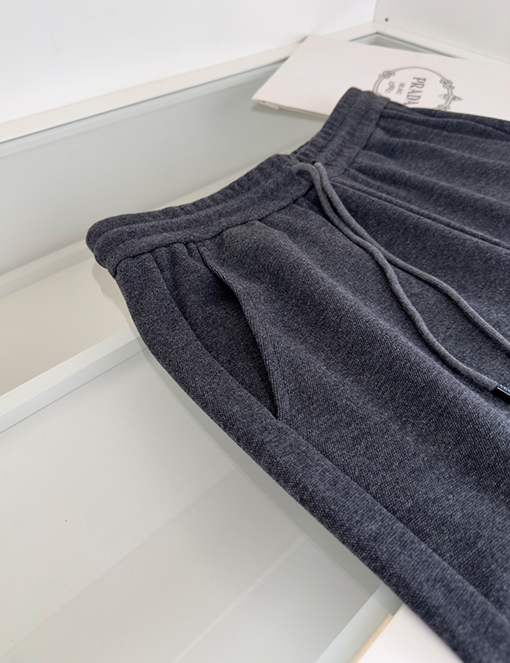 プラダ ピケカシミアとウール混紡のスリムストレートレッグカジュアルパンツ