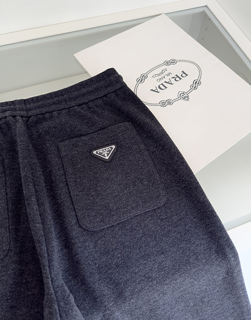 プラダ ピケカシミアとウール混紡のスリムストレートレッグカジュアルパンツ