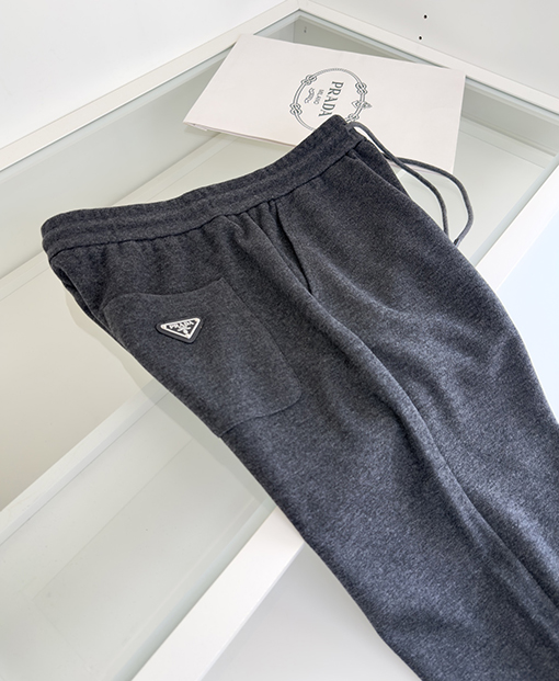 プラダ ピケカシミアとウール混紡のスリムストレートレッグカジュアルパンツ