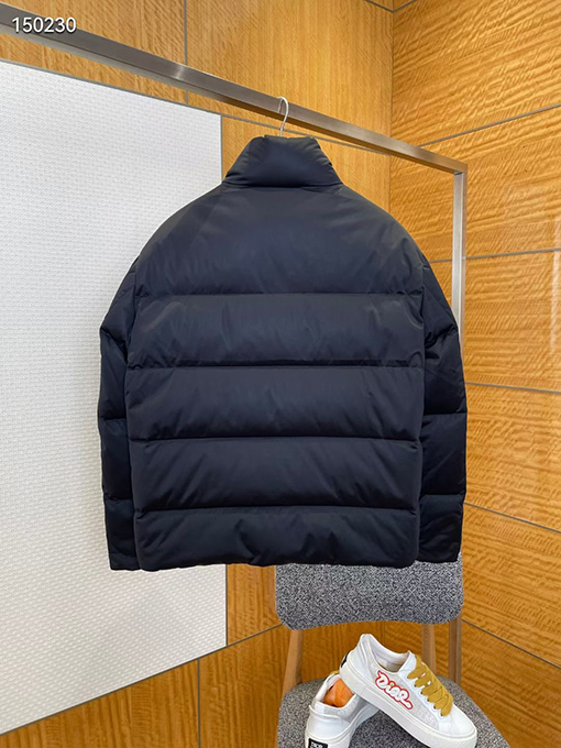 プラダ 秋冬スタンドカラーダウンジャケット