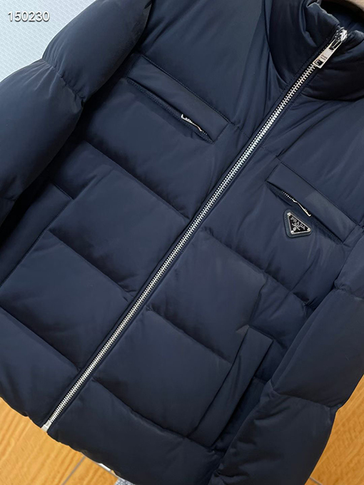 プラダ 秋冬スタンドカラーダウンジャケット