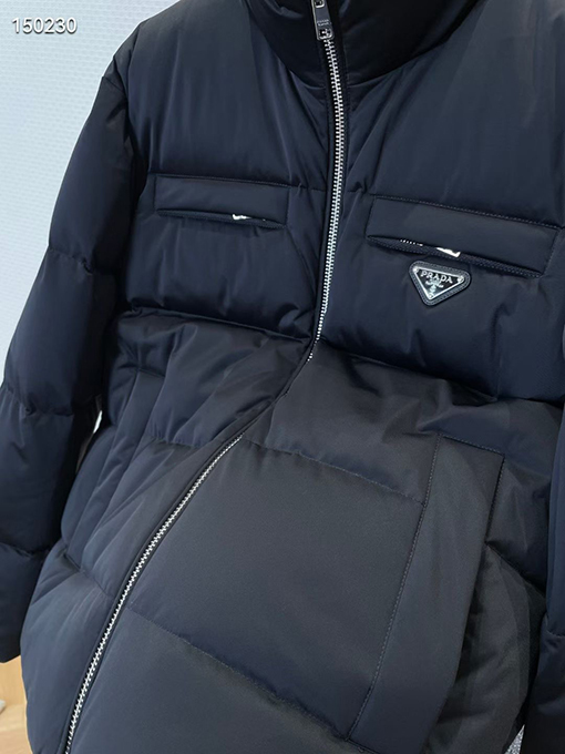 プラダ 秋冬スタンドカラーダウンジャケット