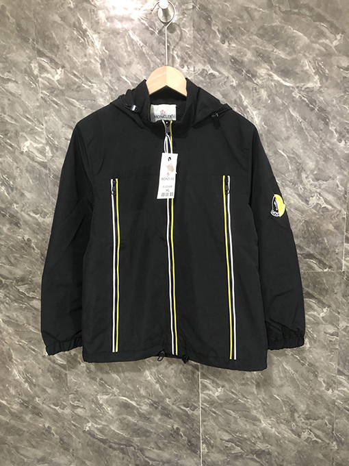 モンクレール 軽量フード付きジャケット