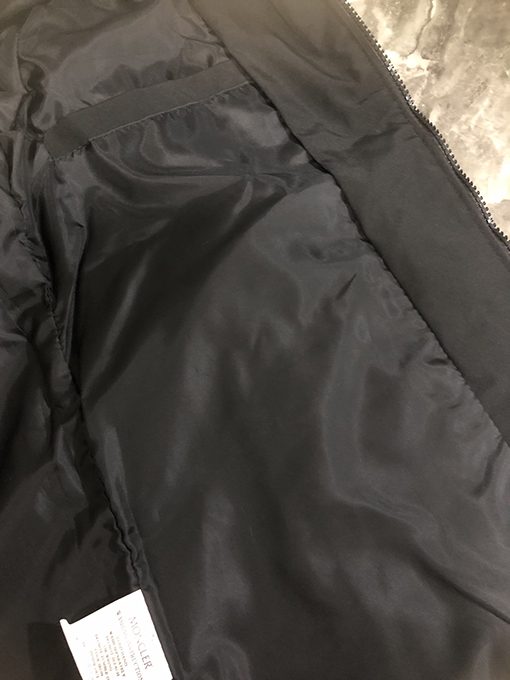 モンクレール 軽量フード付きジャケット