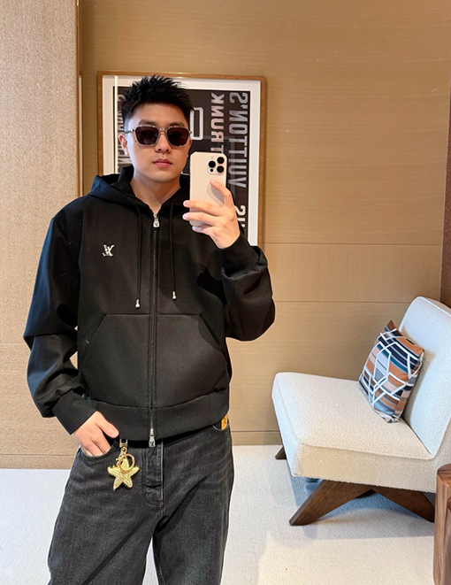 ルイヴィトンスーパーコピー フード付きジップアップジャケット