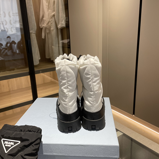 プラダスーパーコピー 新モデル人気のあるリストスノーブーツ