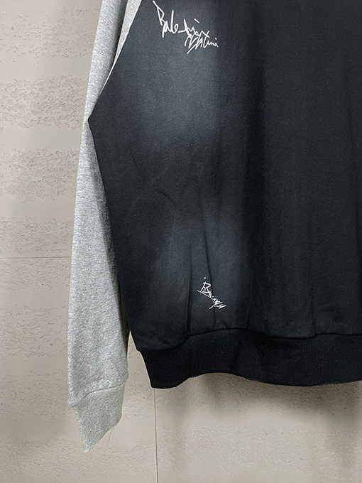 バレンシアガ ウォッシュダメージした手描きのグラフィティのフード付きジップアップスウェットシャツ