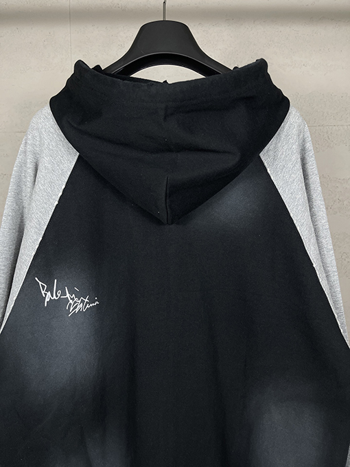 バレンシアガ ウォッシュダメージした手描きのグラフィティのフード付きジップアップスウェットシャツ