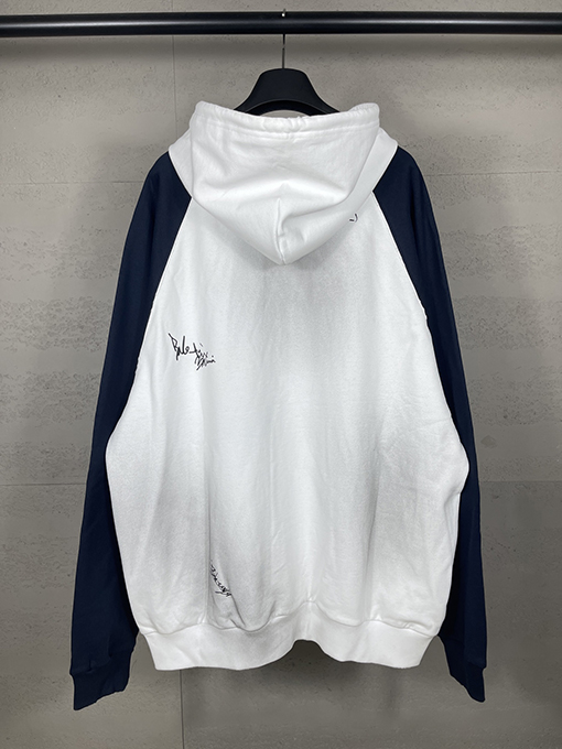 バレンシアガ ウォッシュダメージした手描きのグラフィティのフード付きジップアップスウェットシャツ