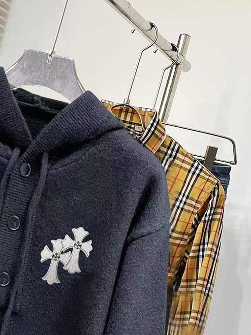 クロムハーツスーパーコピー レターロゴ入り厚ウールフード付きニットカーディガン