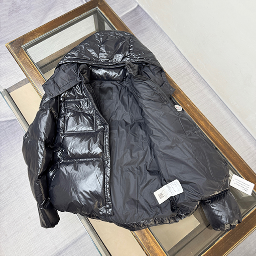 モンクレール Erea レディース ショートスクエアキルティングダウンジャケット