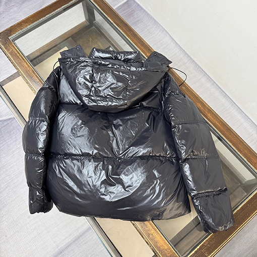 モンクレール Erea レディース ショートスクエアキルティングダウンジャケット