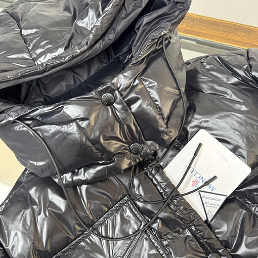 モンクレール Erea レディース ショートスクエアキルティングダウンジャケット