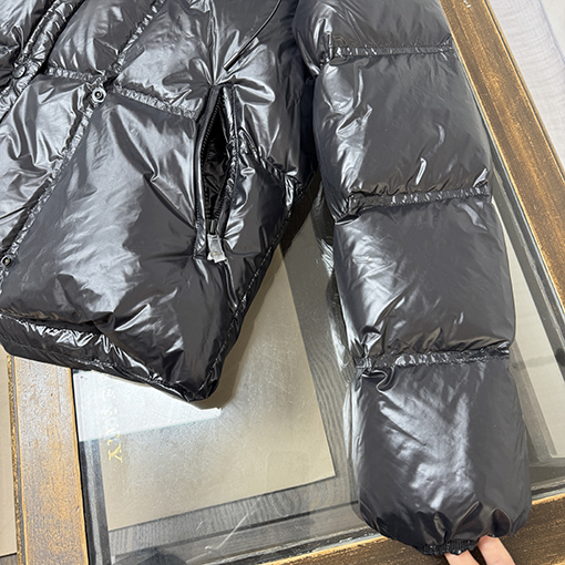 モンクレール Erea レディース ショートスクエアキルティングダウンジャケット