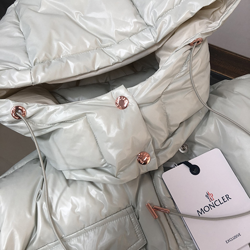 モンクレール Erea レディース ショートスクエアキルティングダウンジャケット