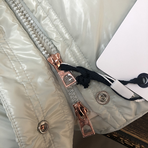 モンクレール Erea レディース ショートスクエアキルティングダウンジャケット