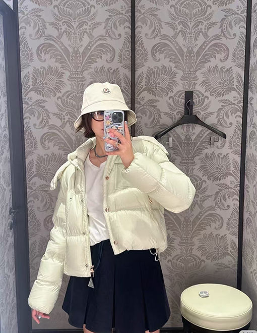 モンクレール Erea レディース ショートスクエアキルティングダウンジャケット