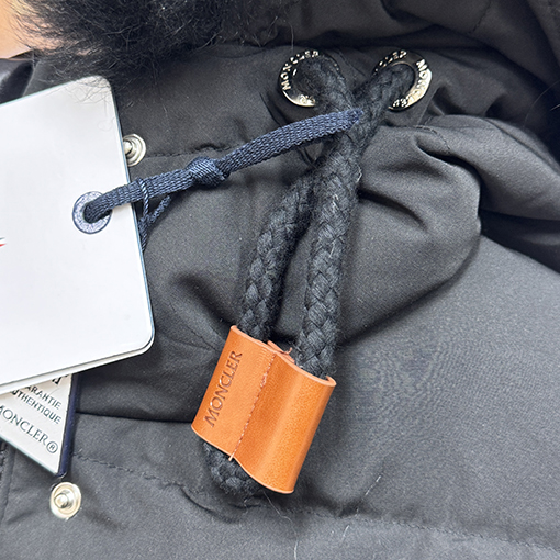 モンクレールスーパーコピー ウールカラーのレディースミドル丈フード付きダウンジャケット