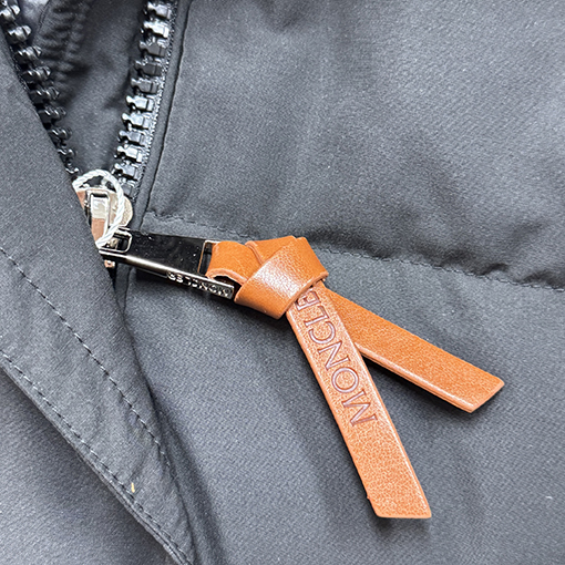 モンクレールスーパーコピー ウールカラーのレディースミドル丈フード付きダウンジャケット