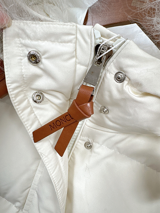 モンクレールスーパーコピー ウールカラーのレディースミドル丈フード付きダウンジャケット