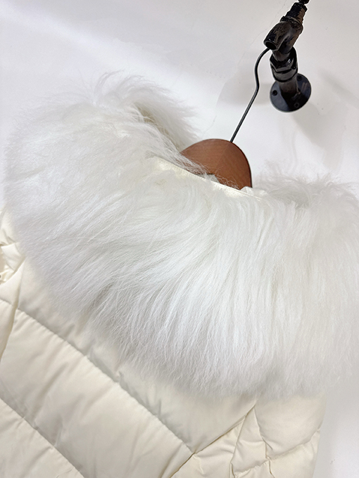 モンクレールスーパーコピー ウールカラーのレディースミドル丈フード付きダウンジャケット