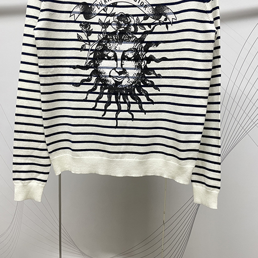 ディオール 新作の五芒星プリントフード付きニットセーター