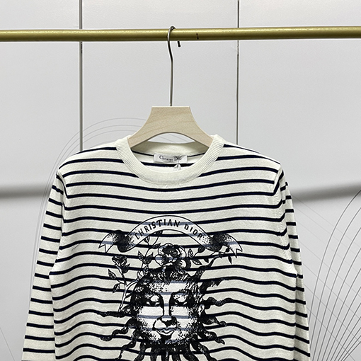 ディオール 新作の五芒星プリントフード付きニットセーター