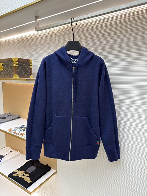 グッチ 新作の五芒星プリントフード付きニットセーター