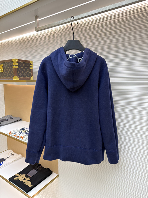 グッチ 新作の五芒星プリントフード付きニットセーター