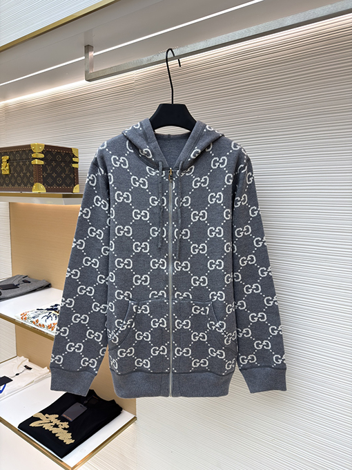 グッチ 新作の五芒星プリントフード付きニットセーター